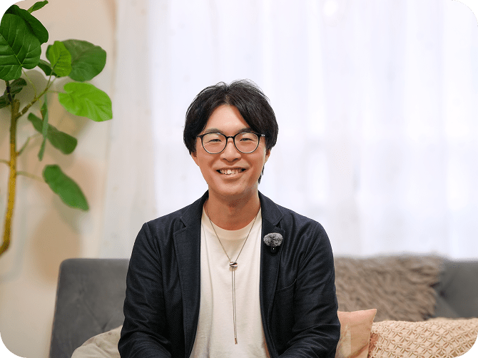 笑顔なココトモ代表者の写真